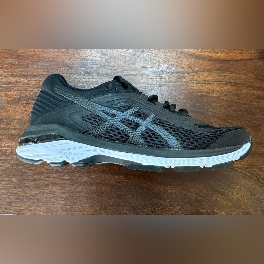 Asics Women’s size 6 shoe